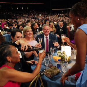 Cartoline dagli Emmy Awards, tra glamour, celebrities e Franciacorta nei calici