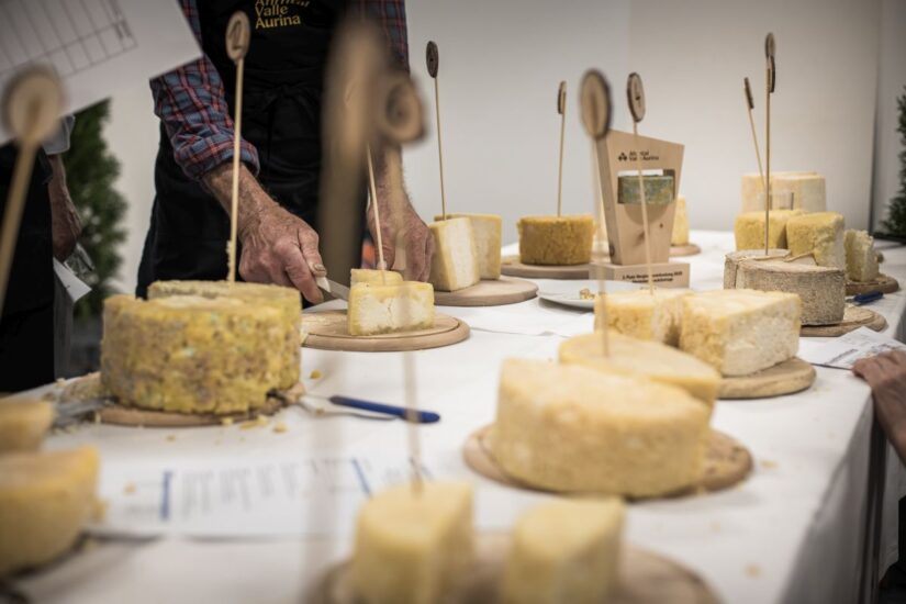 Le “Giornate del Graukäse” in Valle Aurina, uno dei formaggi più antichi delle Alpi (ph: Martin Zimmerhofer)