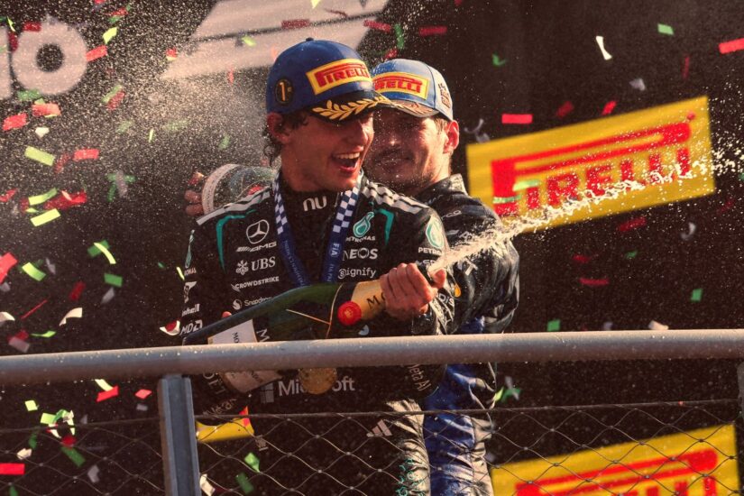 Kimi Antonelli annaffia il pubblico con lo Champagne Moët & Chandon (photo Eric Alonso/Dppi)