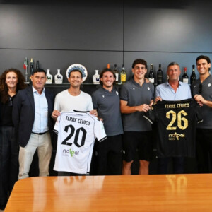 Terre Cevico, sponsor del Cesena, accoglie i calciatori: maglia speciale e visita in cantina