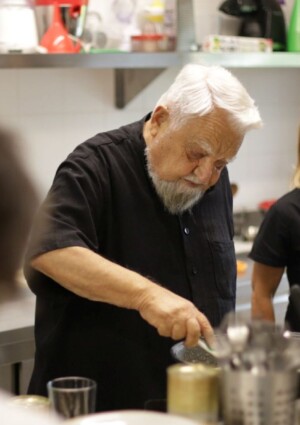 Addio ad Enzo Bianchi, monaco fondatore della Comunit&agrave; di Bose, gastronomo e cuoco