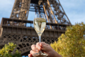 Nei bar e nei ristoranti francesi si brinda con il Prosecco: nel 2025 volumi di acquisto a +22,6%