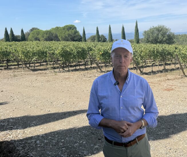 Marcel van Poecke tra i vigneti di Poggio Antico