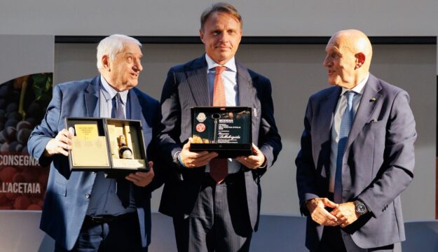 Al Ministro dell&rsquo;Agricoltura, Francesco Lollobrigida, &ldquo;Le chiavi dell&rsquo;Acetaia d&rsquo;Italia&rdquo;