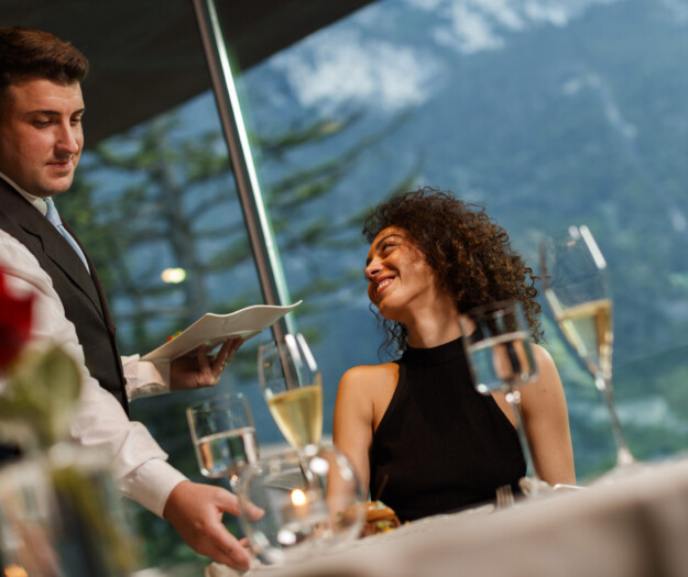 Negli ultimi 30 anni +25% la spesa degli italiani al ristorante, -3,5% per l&rsquo;alimentazione domestica