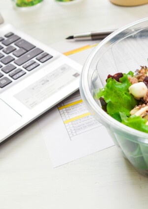 Pausa pranzo, prezzi alle stelle: mangiare fuori costa fino al 368% in pi&ugrave; di 25 anni fa