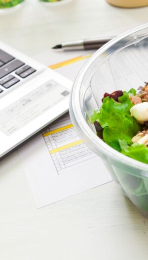 Pausa pranzo, prezzi alle stelle: mangiare fuori costa fino al 368% in pi&ugrave; di 25 anni fa