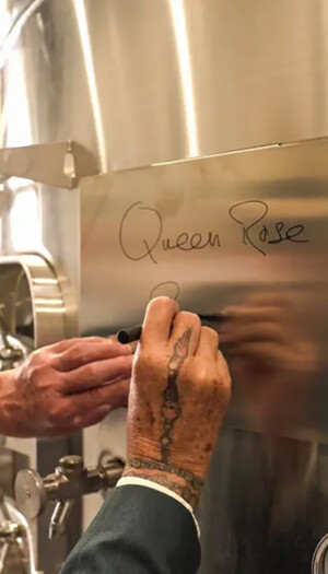 Quando il vino brinda con la musica: nasce l&rsquo;etichetta di Roger Taylor, il batterista dei Queen