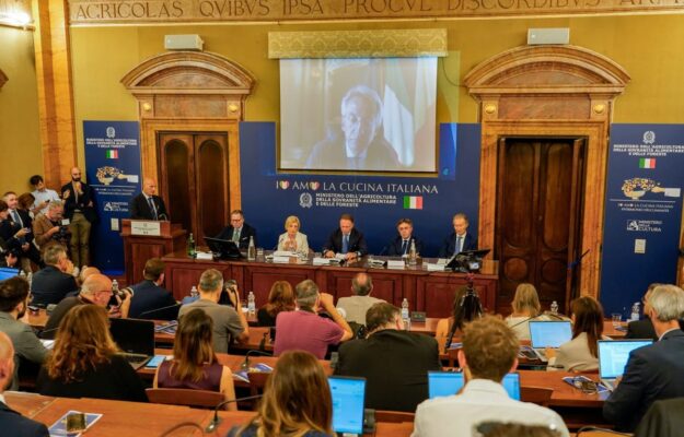 CARTA DEDICATA A TE, DOP E IGP, FAMIGLIE ITALIANE, GDO, GENERI ALIMENTARI, GOVERNO MELONI, MINISTERO DELL'AGRICOLTURA, SPESA ALIMENTARE, Non Solo Vino
