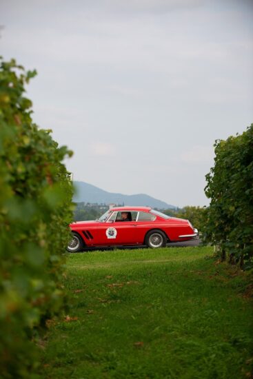 La “100Miglia sulla Strada del Conegliano Valdobbiadene” con auto leggendarie tra le Colline del Prosecco Docg (ph: Alessandro Zanatta)