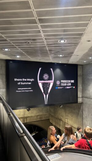 Il Prosecco Doc nella metropolitana di Londra: &egrave; la campagna promozionale del Consorzio in Uk