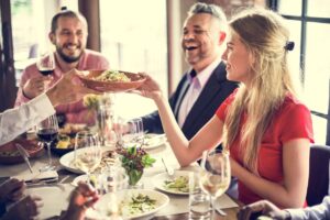 L&rsquo;85% dei lavoratori ritiene che un pranzo piacevole favorisca relazioni migliori tra colleghi