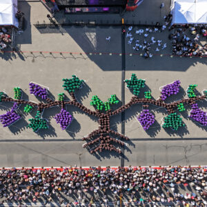 La &ldquo;pi&ugrave; grande immagine umana di una vite&rdquo; da Guinness World Records realizzata in Moldova