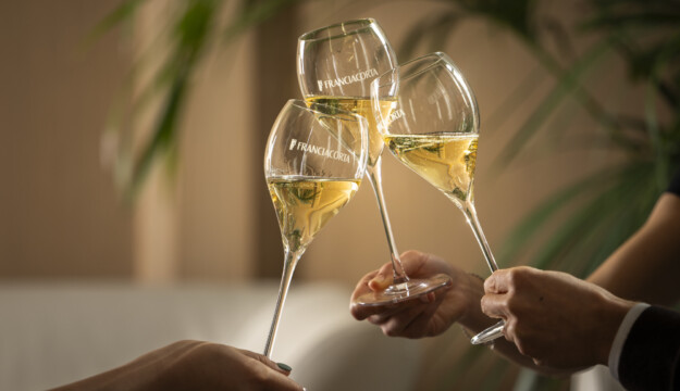 Il Franciacorta &egrave; uscito, da tempo, dal solo circuito del vino. E il 94% degli italiani lo conosce