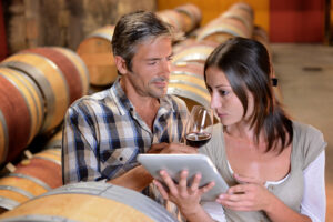 Il vino italiano muove il 2% del Pil. E il ricambio generazionale aumenta ricavi e investimenti