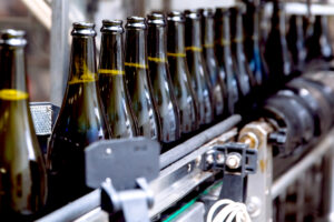 Vino, imbottigliamenti di bianchi e spumanti Dop in linea con il 2025, soffrono Igp e rossi
