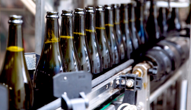 Vino, imbottigliamenti di bianchi e spumanti Dop in linea con il 2025, soffrono Igp e rossi