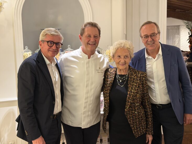 Jean-Baptiste Lécaillon e Frederic Rouzaud con Chicco Cerea e la madre Bruna