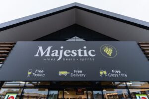 Tesco punta su Majestic Wine: possibile svolta nel retail del vino britannico