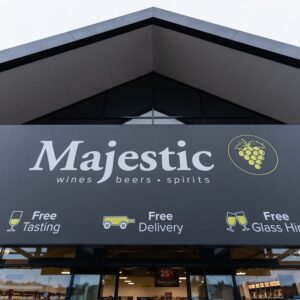 Tesco punta su Majestic Wine: possibile svolta nel retail del vino britannico