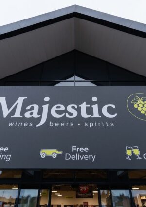 Tesco punta su Majestic Wine: possibile svolta nel retail del vino britannico