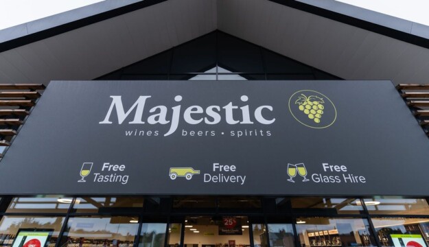Tesco punta su Majestic Wine: possibile svolta nel retail del vino britannico