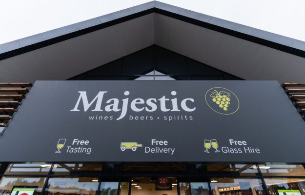 ACQUISIZIONI, GDO, MAJESTIC WINE, RETAIL, TESCO, UK, Mondo