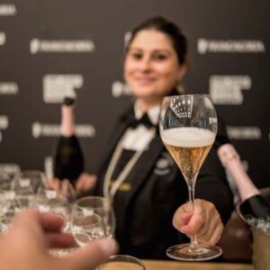 Vino, il mercato italiano &egrave; in calo, ma vale comunque 3,1 miliardi di euro, trainato dalle bollicine