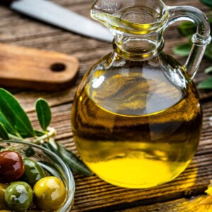 Olio Dop e Igp agli indigenti: bando Agea da 16 milioni di euro finanziato con fondi europei