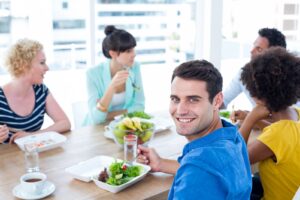 Tra buoni pasto, &ldquo;meal prep&rdquo;, schiscetta da casa e bar, gli italiani in pausa pranzo &nbsp;