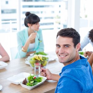 Tra buoni pasto, &ldquo;meal prep&rdquo;, schiscetta da casa e bar, gli italiani in pausa pranzo &nbsp;