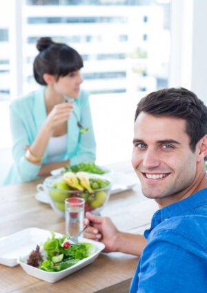 Tra buoni pasto, &ldquo;meal prep&rdquo;, schiscetta da casa e bar, gli italiani in pausa pranzo &nbsp;