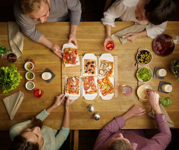 Anche nella ristorazione italiana crescono i format in catena: il pi&ugrave; amato? La pizzeria