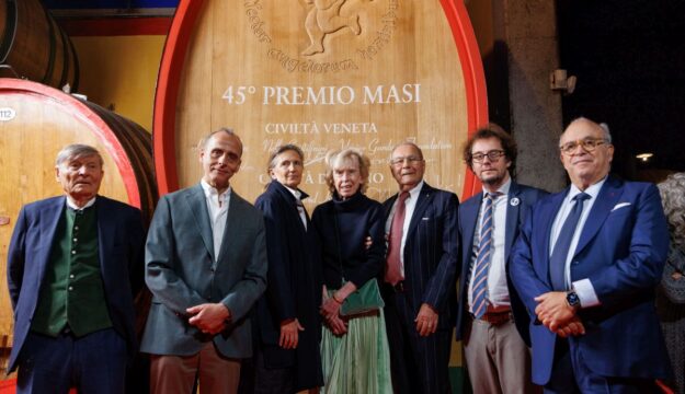 L&rsquo;oncologo David Khayat, &ldquo;il vino mi accompagna&rdquo; e &ldquo;la tavola &egrave; anche un luogo di cura&rdquo;
