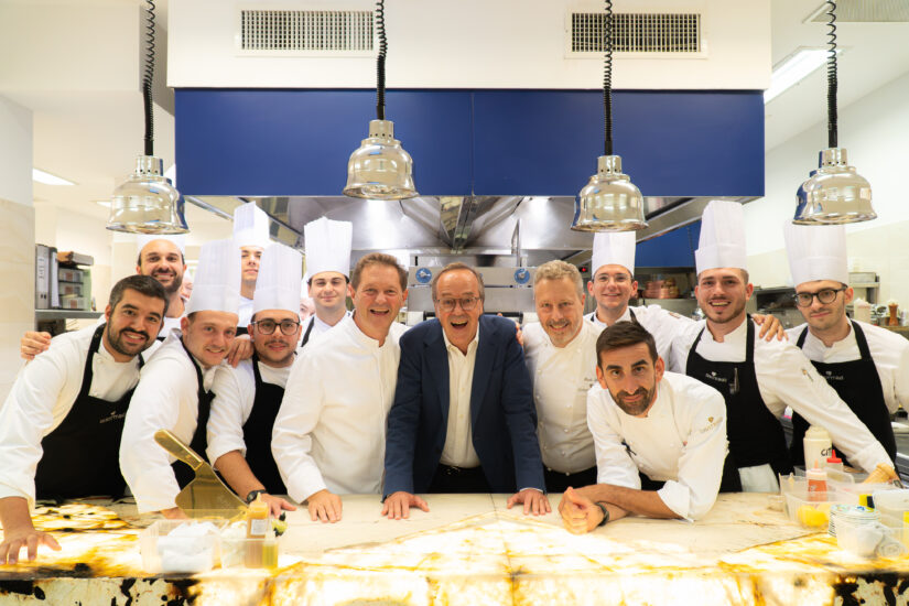 Frédéric Rouzaud con Chicco Cerea e la brigata di Da Vittorio