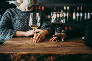 Americani pi&ugrave; selettivi: il mercato di vino e spirits in calo nei volumi (-6,7%) e ricavi (-5,8%)